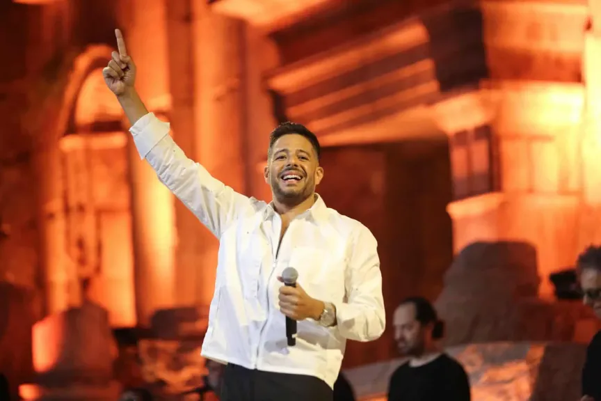 محمد حماقي لجمهوره في مهرجان «جرش»: وحشتوني