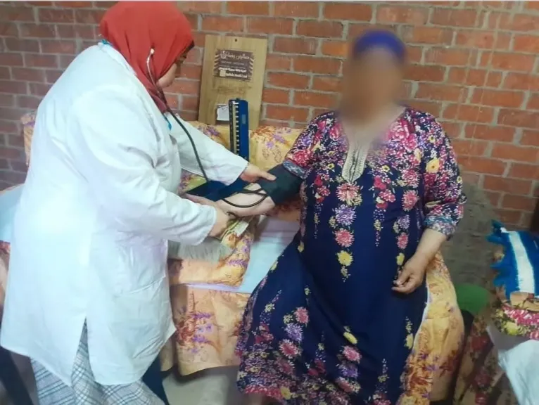 خلال”رعاية بلا حدود ” لكبار السن وذوى الهمم   زيارات طبية لـعدد ٤٥١٥٨ منزل بالشرقية