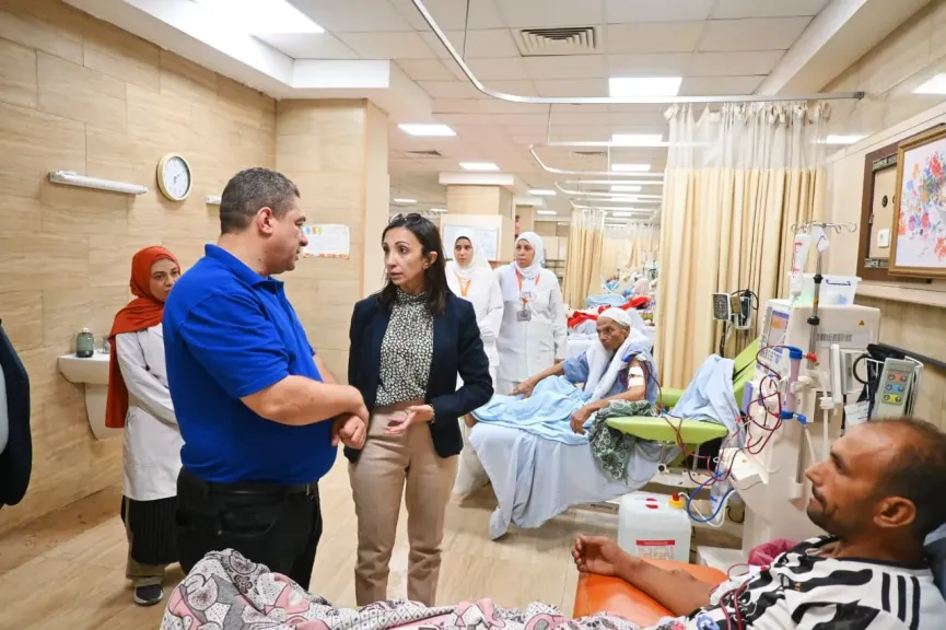 في زيارة مفاجئة.. محافظ البحيرة تمهل مستشفى كوم حمادة لتحسين الخدمات