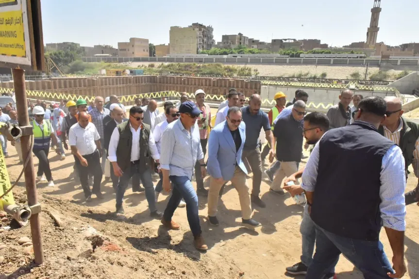 محافظ أسيوط يستقبل وزير الري ويتفقدان مشروع قناطر ديروط الجديدة