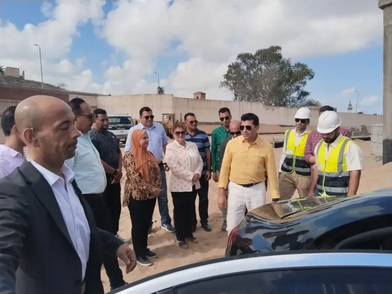 وزير الشباب والرياضة يتفقد مركز شباب المعمورة ويفتتح الملعب القانوني بعد تطويره