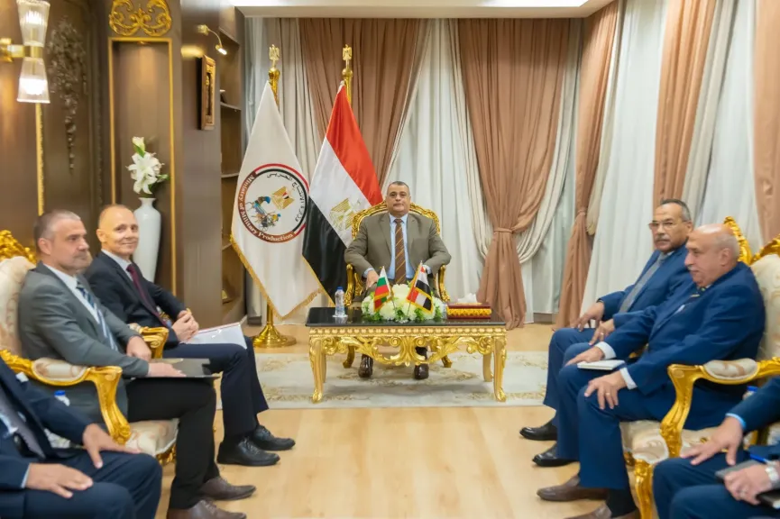 وزير الإنتاج الحربي يناقش مع سفير بلغاريا بالقاهرة سبل تعزيز التعاون المشترك.. صور