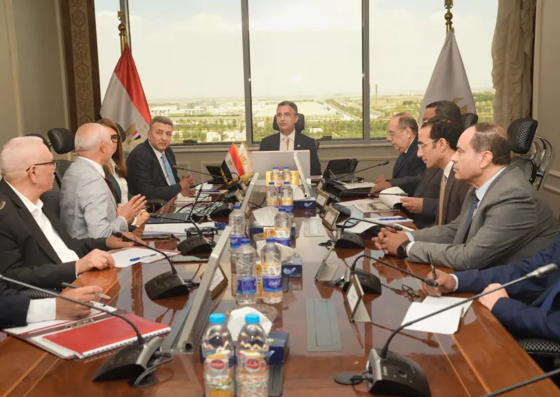 *وزير التموين  يجتمع مع رؤساء مجالس إدارات شركات مضارب رشيد وكفر الشيخ والبحيرة لمتابعة منظومة العمل.*