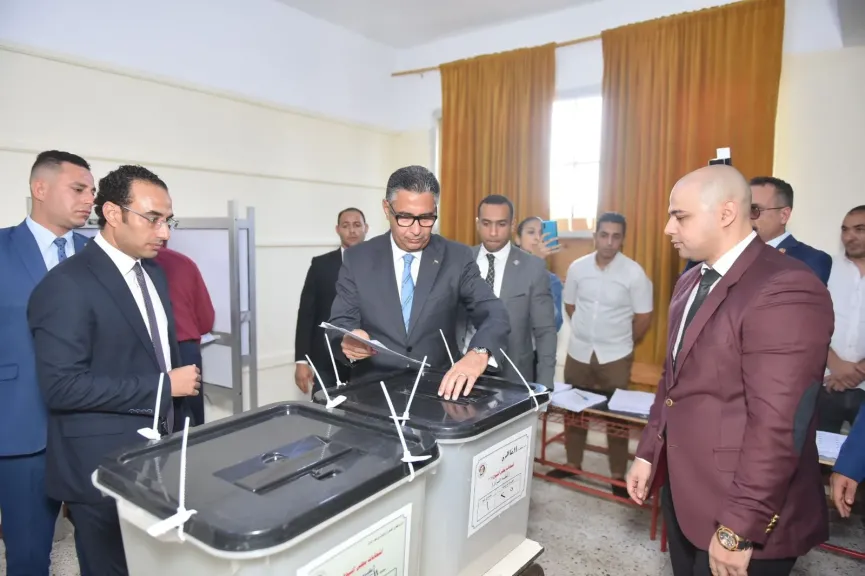 وزير التموين  يدلي بصوته في انتخابات مجلس الشيوخ