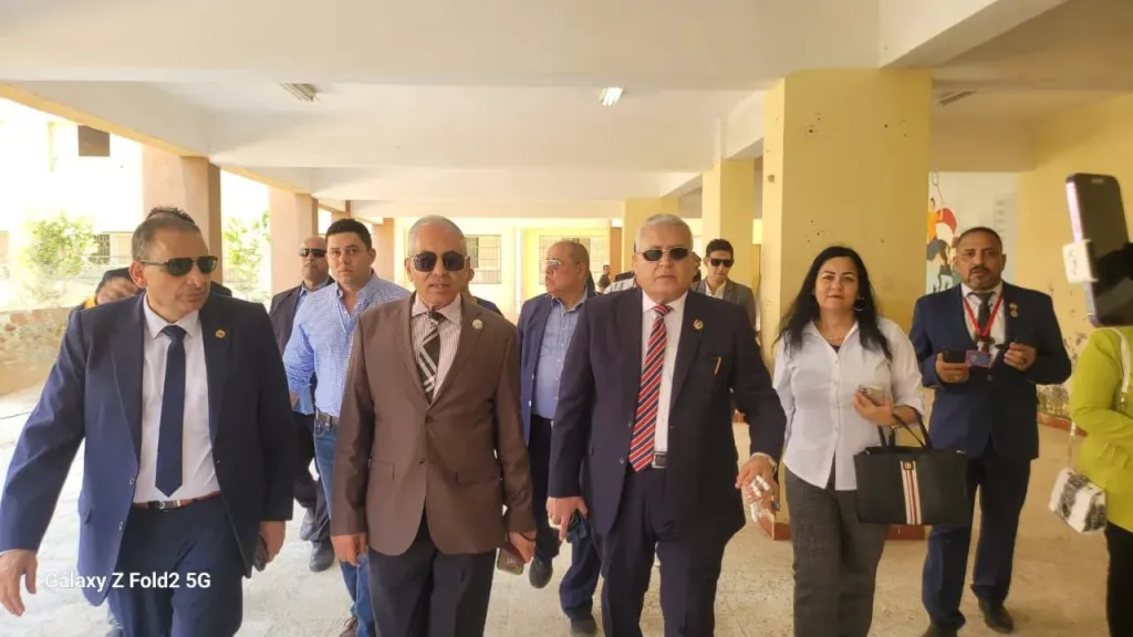 رئيس ”دفاع النواب ” يتفقد اللجان الإنتخابية لمجلس الشيوخ بمحافظة جنوب القاهرة