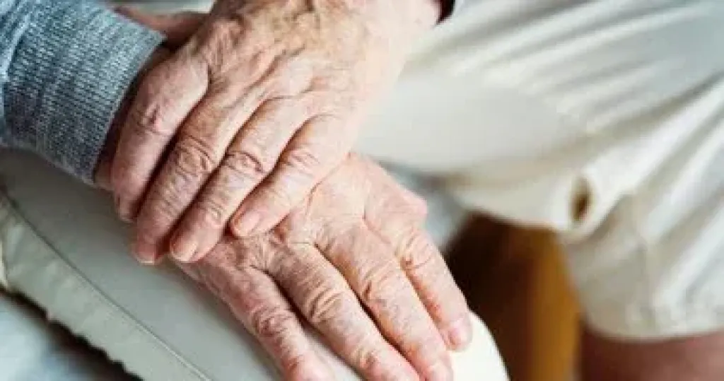 جسمك يكبر قبل أوانه 7 علامات للشيخوخة المبكرة و7 نصائح يجب فعلها