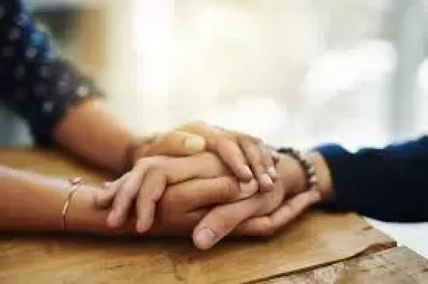 تورم اليدين فور الاستيقاظ.. 7 أسباب و7 علاجات منزلية سهلة