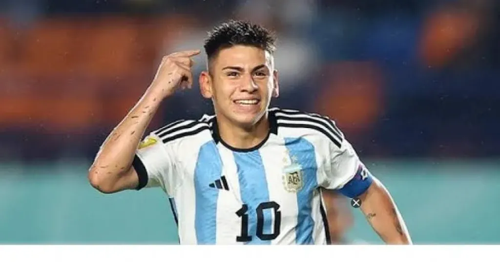 روما يغري السيتي بعرض جديد لضم إيتشيفيري