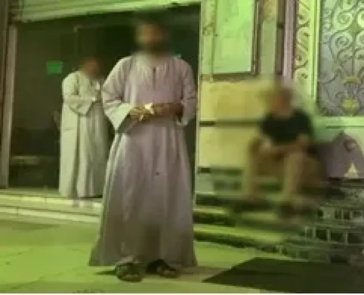 ركنة سيارة تشعل الأزمة.. ضبط متهمين بالتعدي على سيدة بالجيزة | فيديو