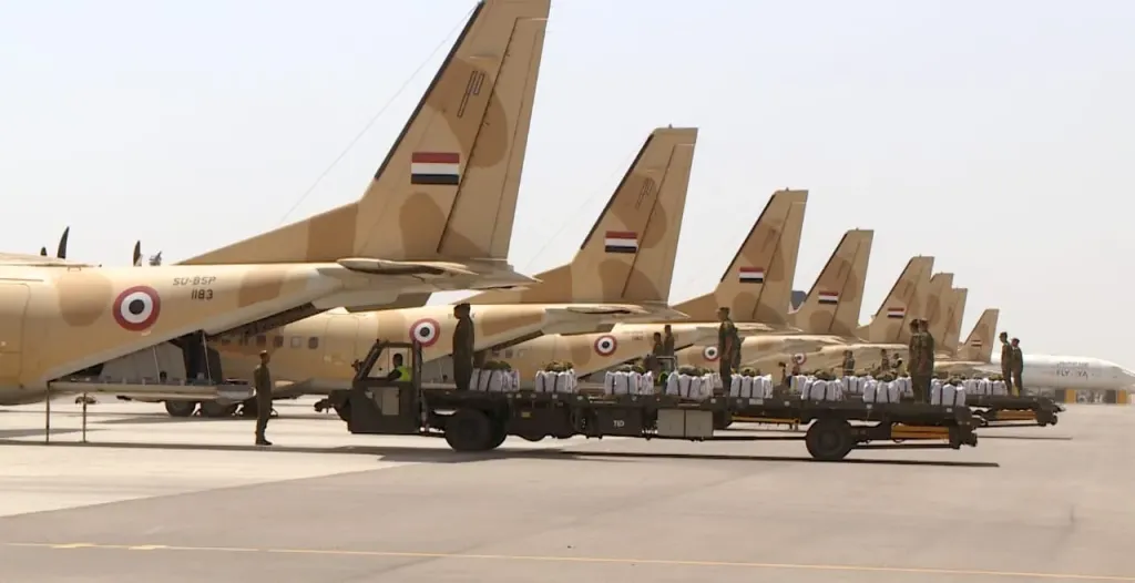 بتوجيهات من رئيس الجمهورية.. إستمرار الإسقاط الجوى للمساعدات الإنسانية على قطاع غزة