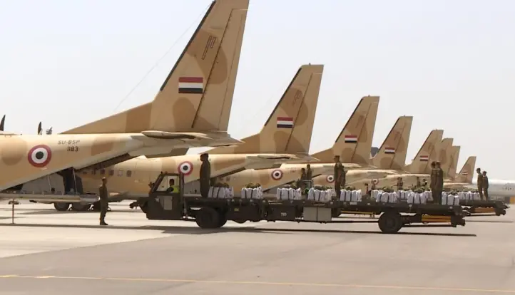 بتوجيهات من رئيس الجمهورية.. إستمرار الإسقاط الجوى للمساعدات الإنسانية على قطاع غزة