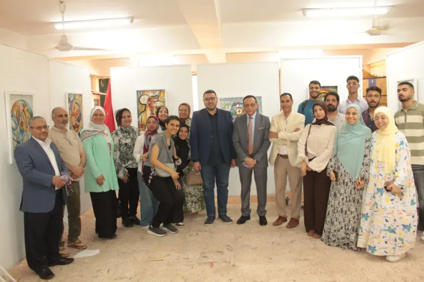 جامعة أسيوط تنظم معرضاً فنياً بعنوان ”اكسيولوجيا” بكلية الفنون الجميلة