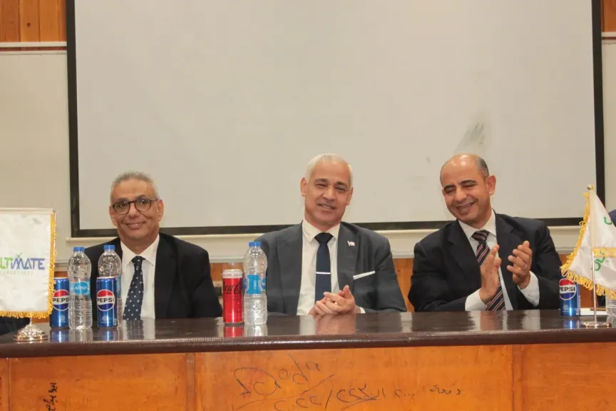 تجارة أسيوط تحتفل بطلابها المشاركين في برامج تدريبية متخصصة