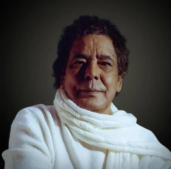 محمد منير يطمئن جمهوره على صحته: راجع لكم قريب أحسن من الأول