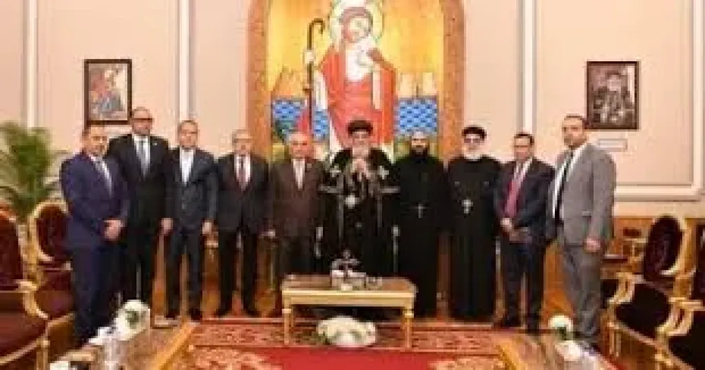البابا تواضروس يستقبل رئيس هيئة قضايا الدولة ومساعد وزير العدل بالكاتدرائية