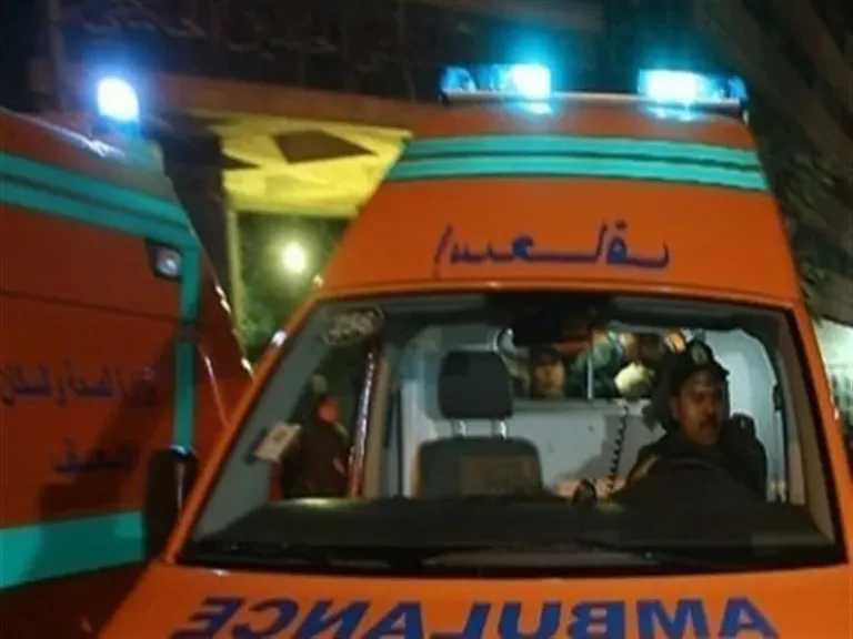 إصابة 16 شخصًا بينهم 10 سياح في حادث تصادم بطريق مرسى علم