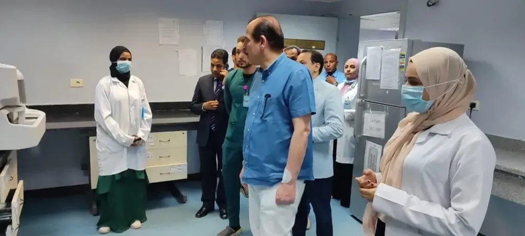 نائب وزير الصحة يتفقد منشآت طبية بمحافظة السويس ويوجه بتطوير الخدمات الصحية