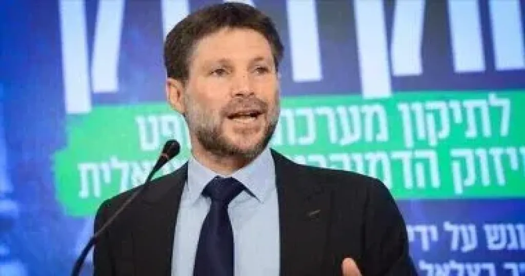 سموتريتش يحذر نتنياهو من نفاد صبر الرئيس الأمريكى دونالد ترامب بشأن غزة