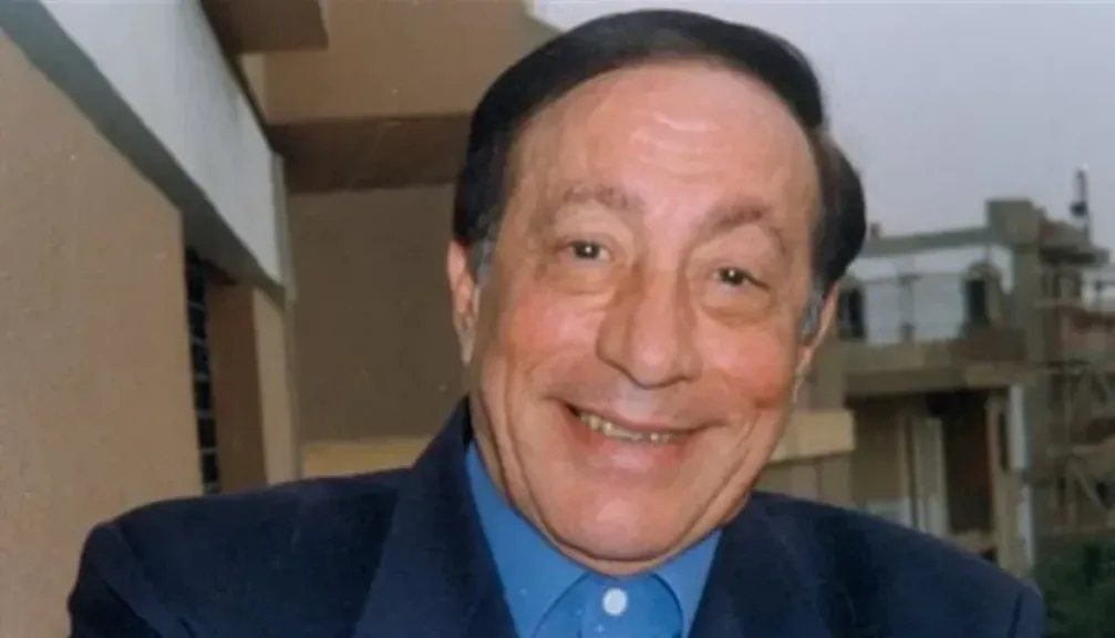 أبو بكر عزت.. 72 عامًا من العمر و250 عملًا صنعت نجوميته