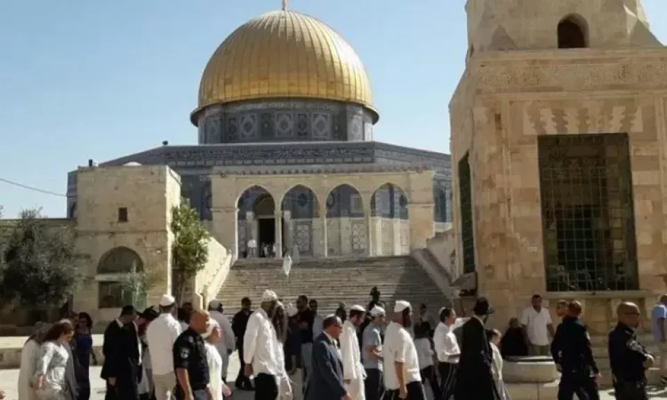 مستوطنون يقتحمون مقبرة باب الرحمة قرب المسجد الأقصى