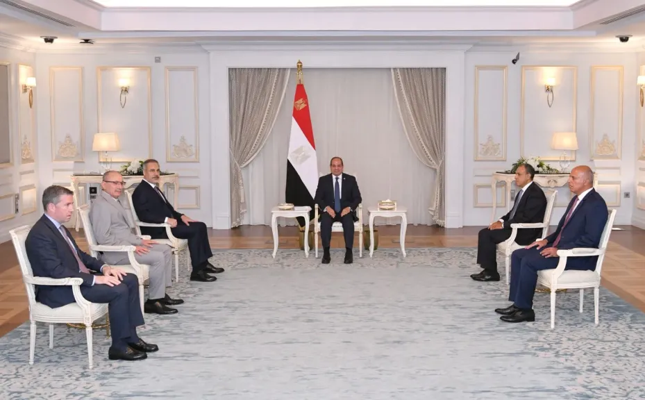 الرئيس السيسي يستقبل وزير خارجية تركيا