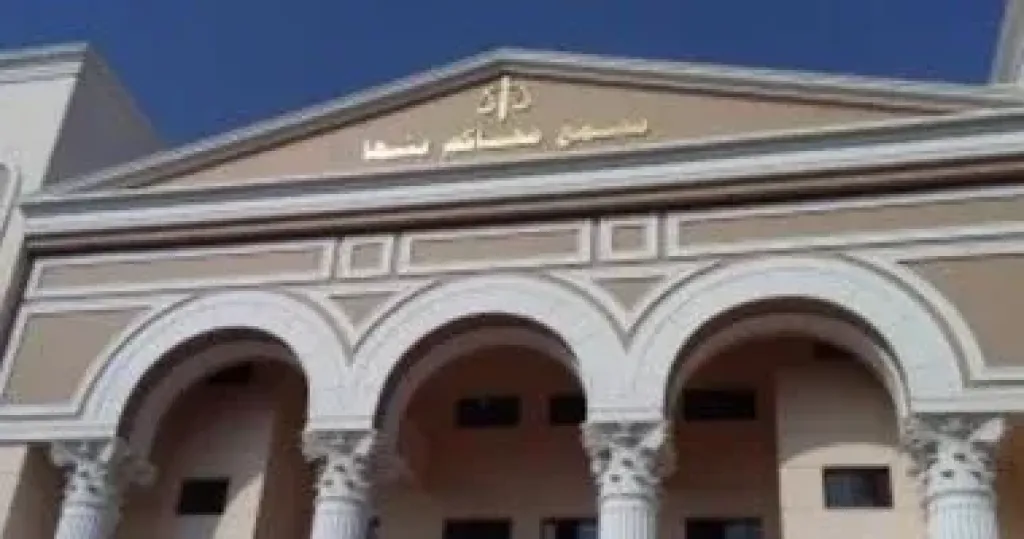 الإعدام شنقا لـ3 عاطلين والسجن المشدد لـ4 آخرين قتلوا شخصا وشرعوا في قتل شقيقه ببنها