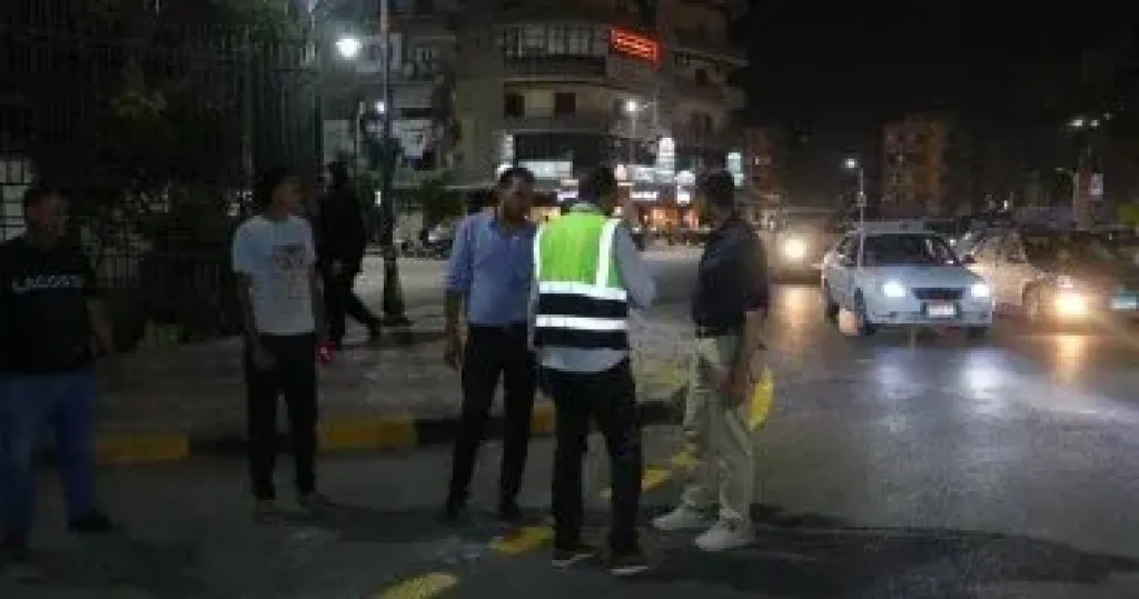 تخطيط الشوارع ليلا بكفر الشيخ لتحديد المسارات المرورية وتقليل الزحام