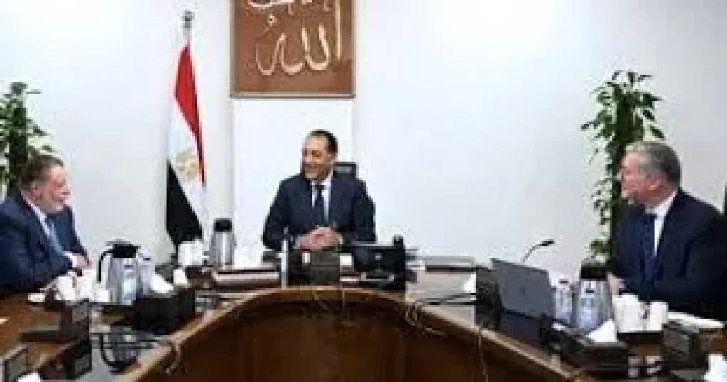 رئيس الوزراء يتابع توفير المنتجات البترولية وسداد مستحقات الشركاء الأجانب في القطاع