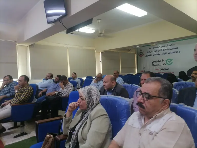 وكيل ”صحة الفيوم” يُكلف المسؤولين بتوفير منسق علاجي بكل إدارة صحية