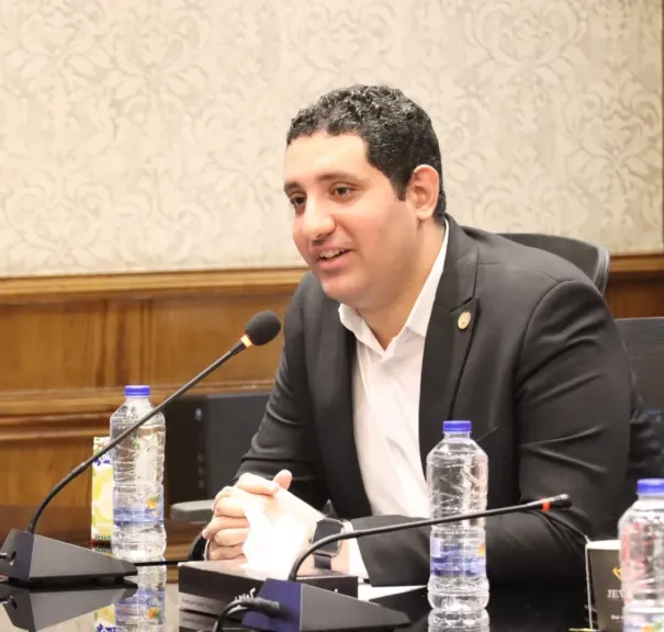 كريم عادل : الرئيس السيسي  مصدر إلهام لشباب إعلام مصر