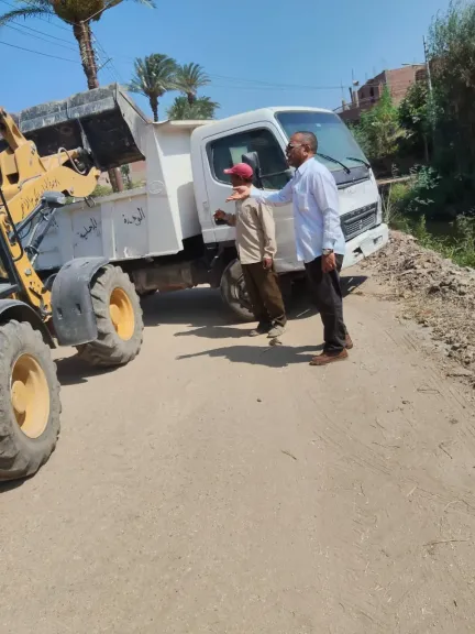 محافظ أسيوط: رفع نواتج تطهير الترع بطريق الكوم الاحمر حتى كوم سعده