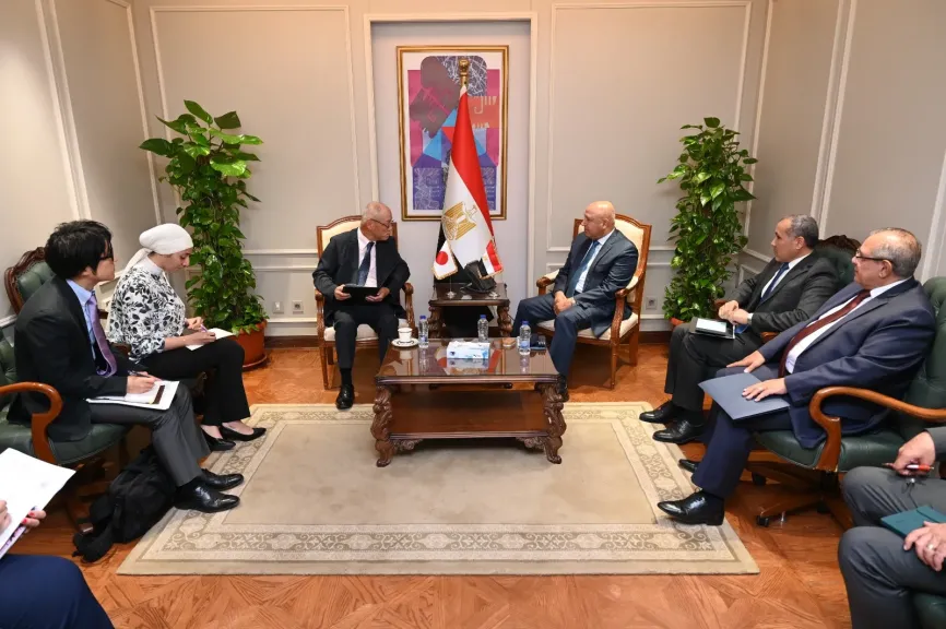 وزير الصناعة و النقل  يستقبل السفير الياباني بالقاهرة لمتابعة  للمشروعات المشتركة في مجالي النقل والصناعة