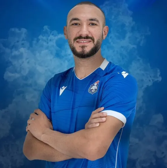 رسميا.. العربي القطري يعلن ضم لاعب الأهلي السابق عمرو رضا
