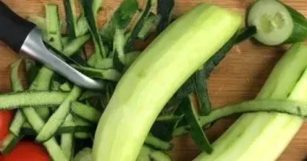 قبل أم بعد الأكل.. ما التوقيت المناسب لتناول الخيار وكيف يساعد فى خسارة الوزن