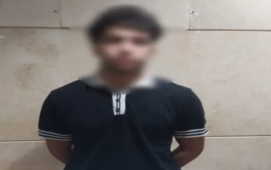 القبض على صانع محتوى بثّ فيديوهات تتضمن ألفاظا خادشة للحياء لجذب المشاهدات