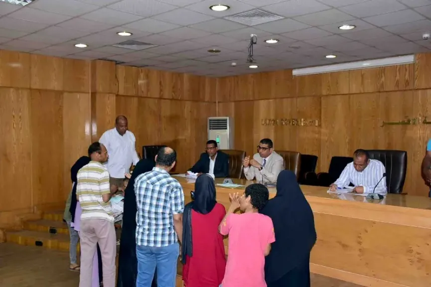نائب محافظ الأقصر يبحث 40 طلبا خلال لقاء اليوم المفتوح