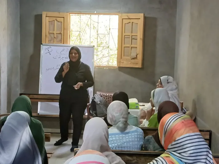 وحدة السكان بالأقصر تنظم ندوات توعوية بمدينة البياضية
