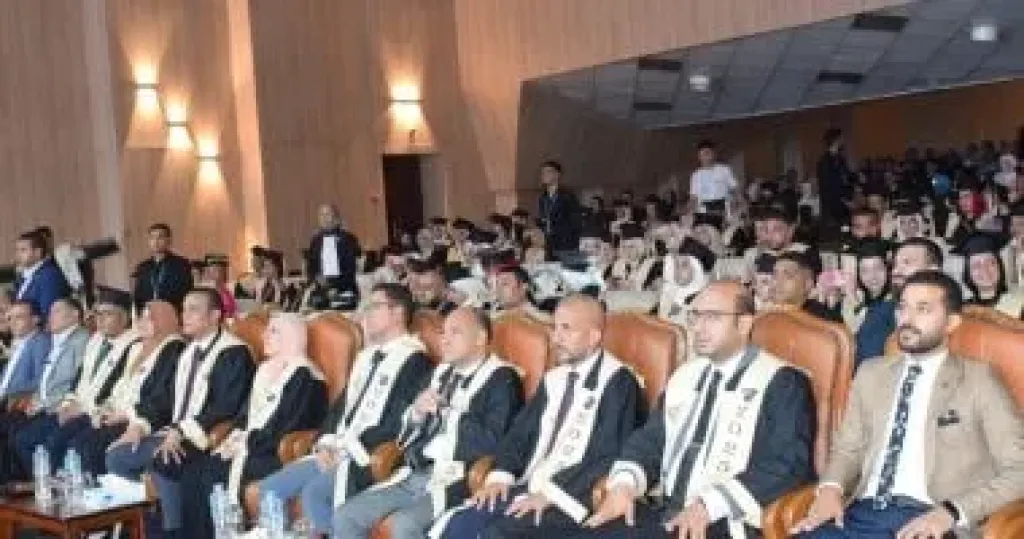 رئيس جامعة بنها يشهد حفل تخريج دفعة جديدة من طلاب كلية علوم الرياضة