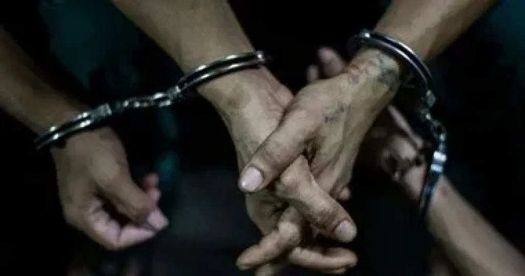 ضبط عاطل يقود سيارة ويصيب عددا من الأشخاص في فيصل