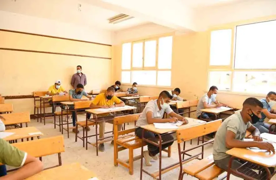 مديرة التعليم بالقاهرة تتابع امتحانات الدور الثاني للدبلومات الفنية