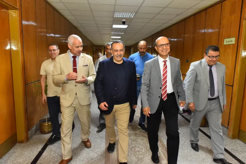 محافظ أسيوط يهنئ الدكتور أحمد المنشاوي بتجديد الثقة رئيسًا لجامعة أسيوط