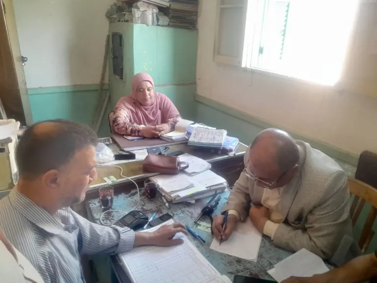 وكيل زراعة البحيرة يبحث شكاوى المواطنين بجمعية طرابمبا الزراعية