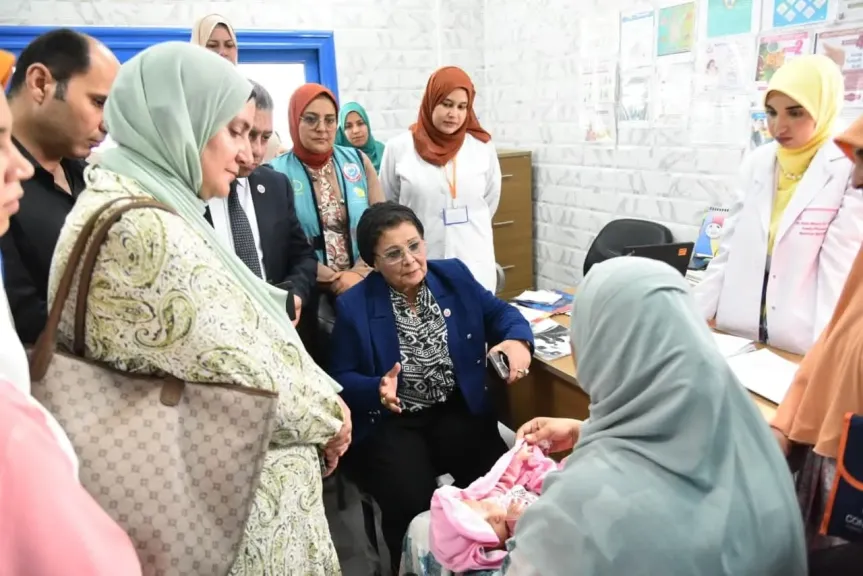 نائب وزير الصحة تتفقد مركز طب الأسرة بالأبعادية الجديدة وتوصي بتوفير كراسي انتظار للمترددين