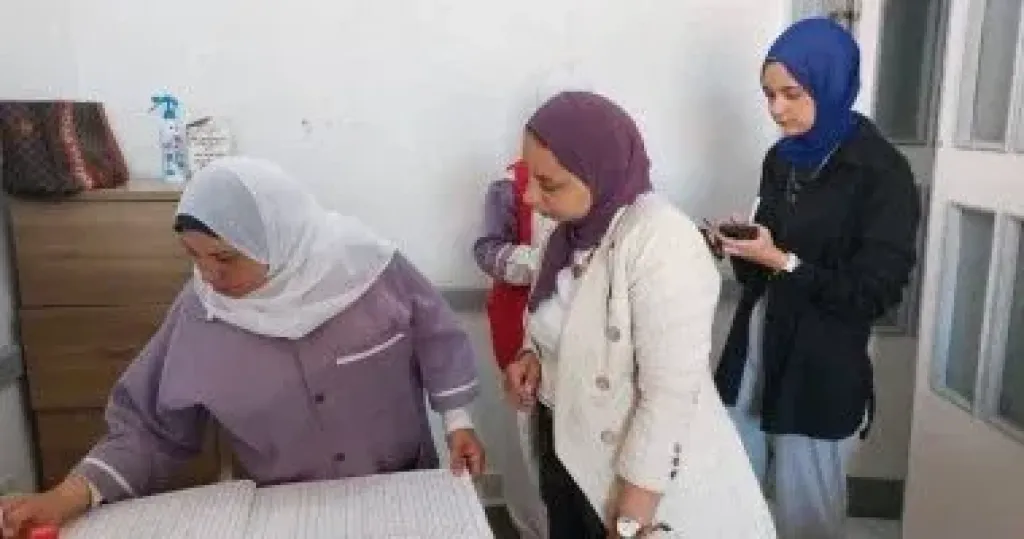وكيل وزارة الصحة بالإسماعيلية تُفاجئ وحدة أبو صوير البلد وتحيل المقصرين للتحقيق