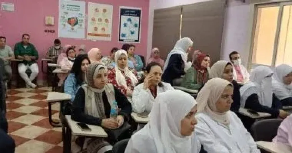 ندوة تثقيفية حول الصحة المهنية وتأمين بيئة العمل بمستشفى حميات سوهاج