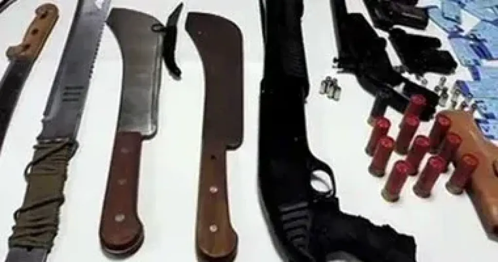 ضبط شخص بالشرقية لقيامه ببيع أسلحة بيضاء بدون ترخيص