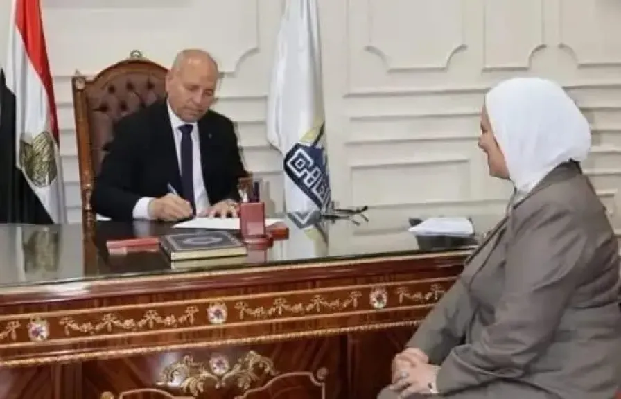 محافظ القاهرة يستقبل مدير مديرية التربية والتعليم عقب توليها مهام منصبها الجديد