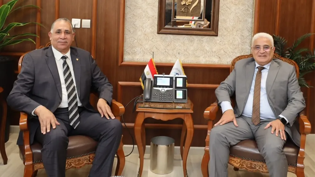 رئيس الهيئة القومية للتأمين الاجتماعى يلتقي نقيب المحامين لبحث التعاون في ملف التأمينات الاجتماعية