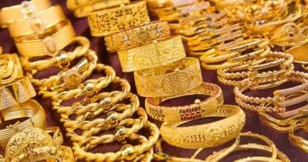 سعر الذهب اليوم الخميس 14 أغسطس 2025 عيار 14 بدون مصنعية بـ3053 جنيها