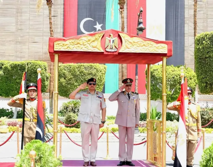 رئيس الأركان يهنئ حفتر بمناسبة صدور قرار تعيينه نائباً للقائد العام للجيش الوطنى الليبى